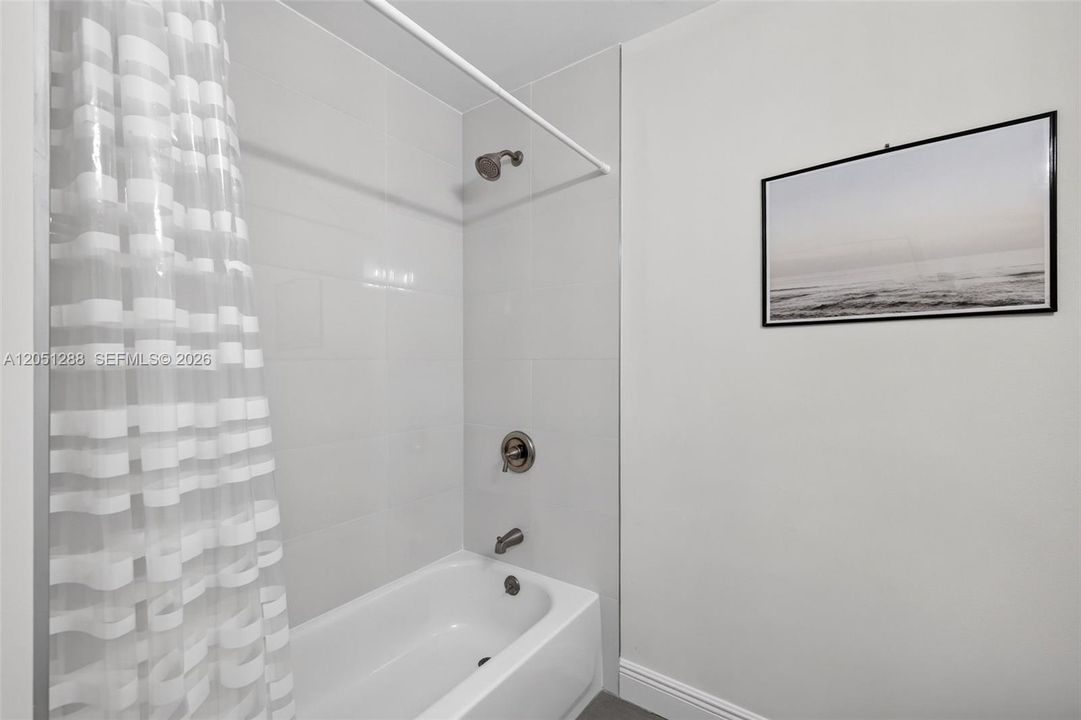 En Venta: $465,000 (4 camas, 2 baños, 1366 Pies cuadrados)