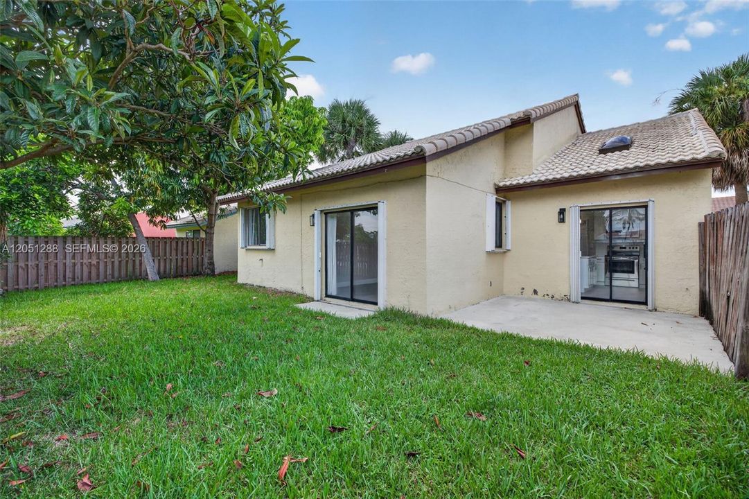 En Venta: $465,000 (4 camas, 2 baños, 1366 Pies cuadrados)