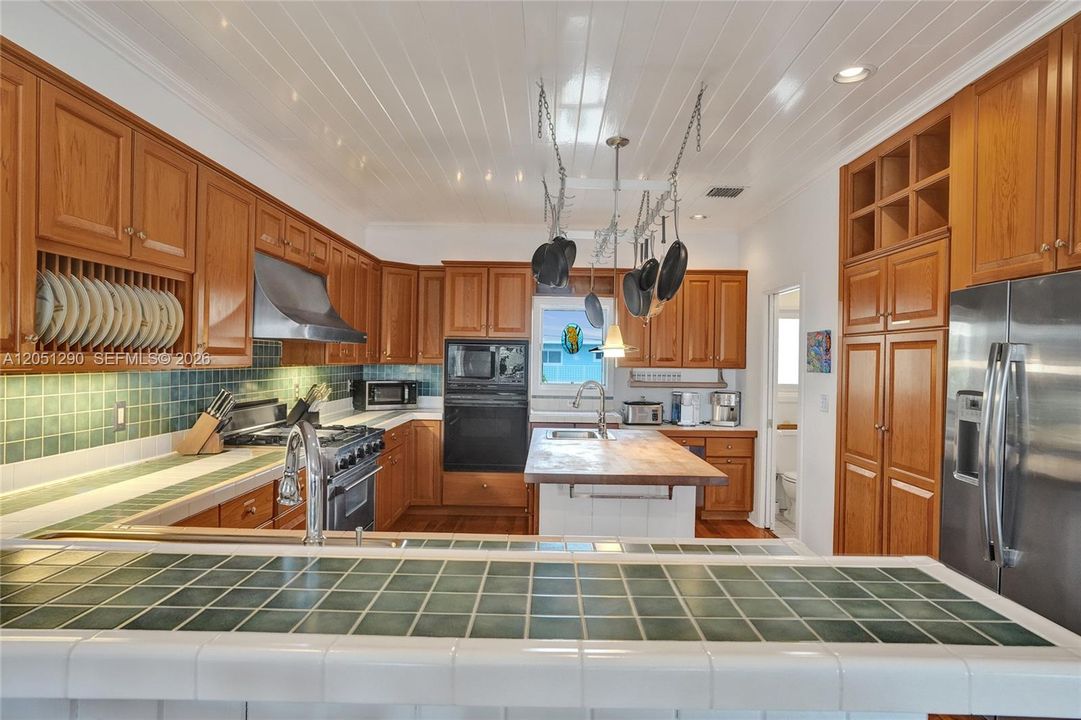En Venta: $2,795,000 (3 camas, 2 baños, 1632 Pies cuadrados)