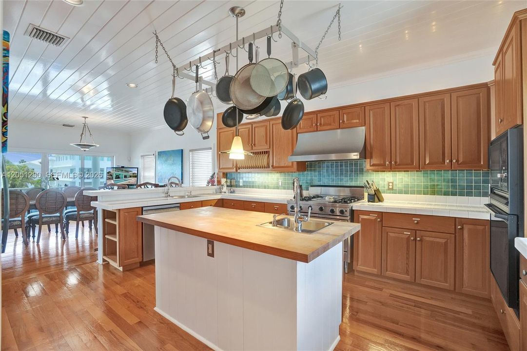En Venta: $2,795,000 (3 camas, 2 baños, 1632 Pies cuadrados)