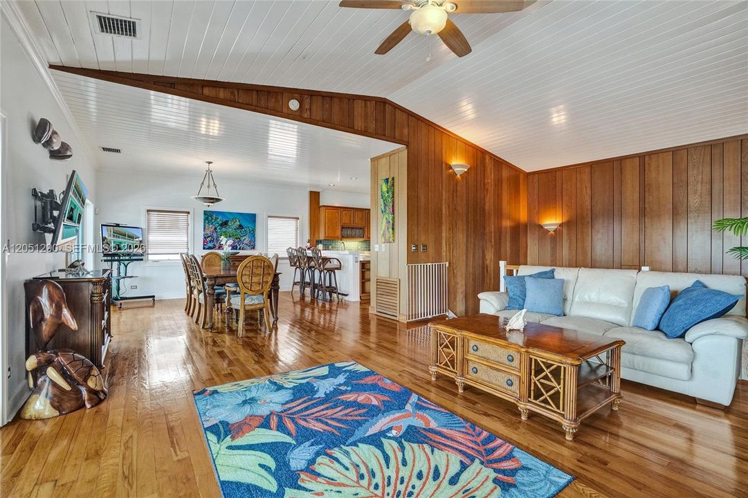 En Venta: $2,795,000 (3 camas, 2 baños, 1632 Pies cuadrados)
