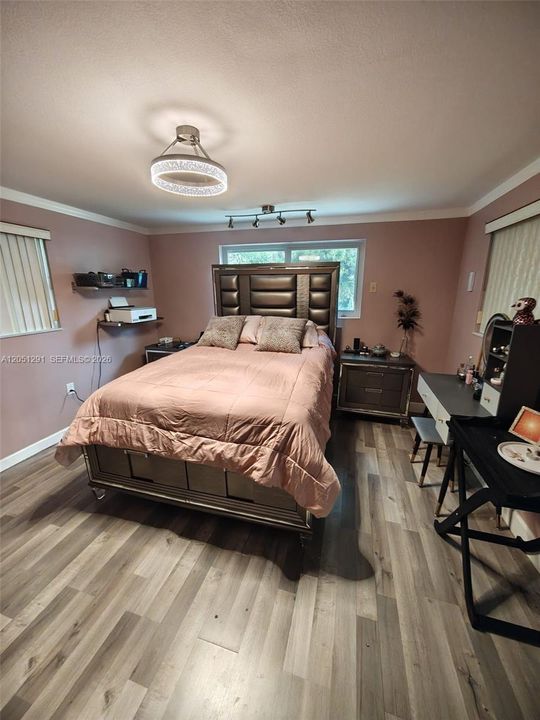 For Sale: $540,000 (3 beds, 2 baths, 1414 Square Feet)
