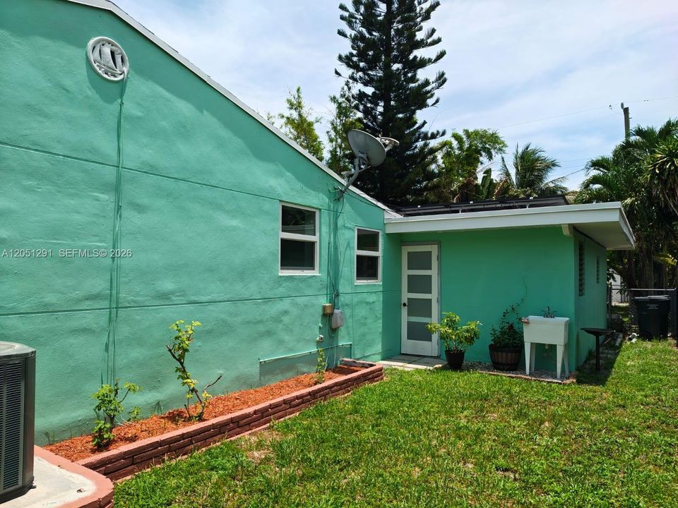 For Sale: $540,000 (3 beds, 2 baths, 1414 Square Feet)