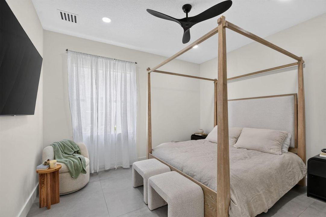1st Floor Guest Bedroom