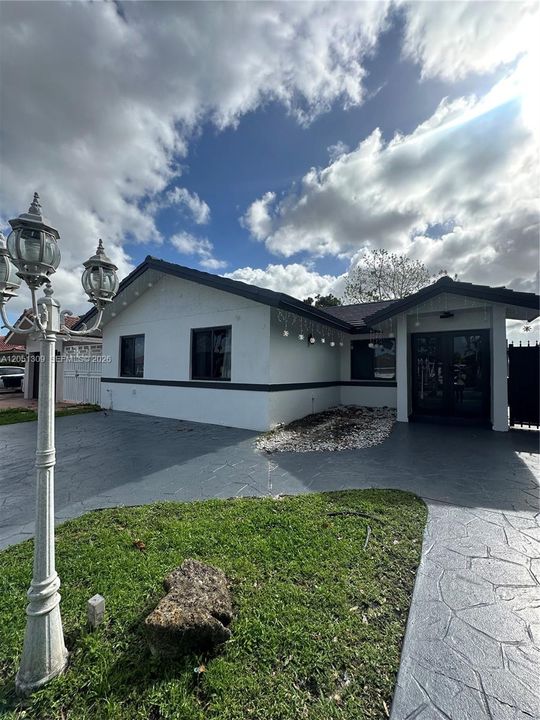 For Sale: $795,000 (4 beds, 3 baths, 2076 Square Feet)