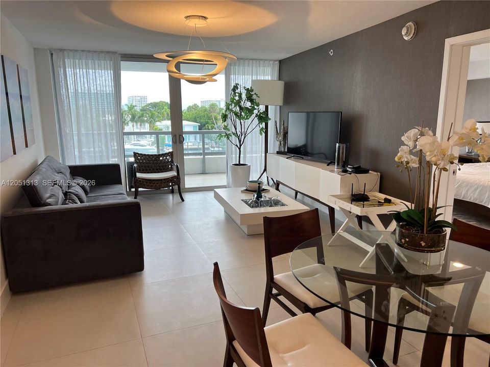 For Rent: $4,750 (1 beds, 2 baths, 1164 Square Feet)