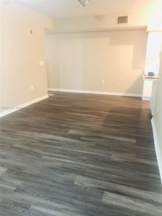 For Rent: $2,150 (2 beds, 2 baths, 886 Square Feet)