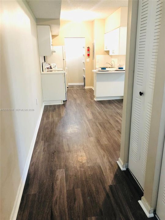 For Rent: $2,150 (2 beds, 2 baths, 886 Square Feet)