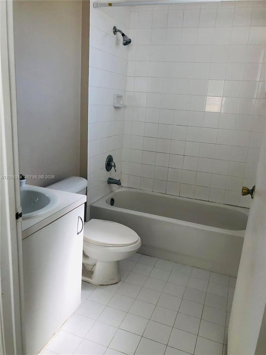 For Rent: $2,150 (2 beds, 2 baths, 886 Square Feet)