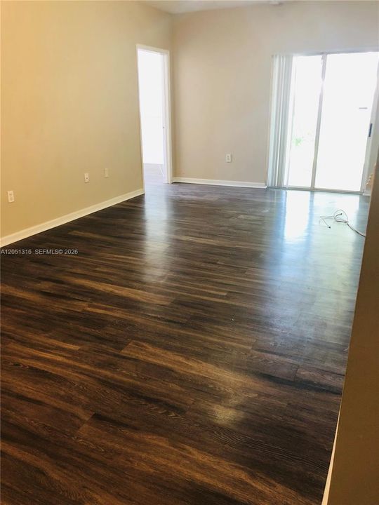 For Rent: $2,150 (2 beds, 2 baths, 886 Square Feet)