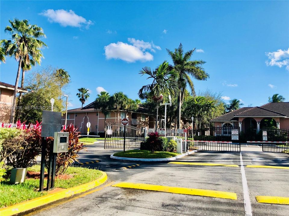 For Rent: $2,150 (2 beds, 2 baths, 886 Square Feet)