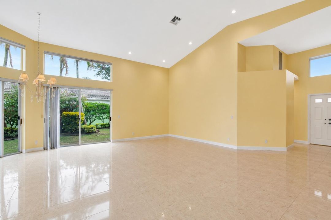 5-web-or-mls-living room