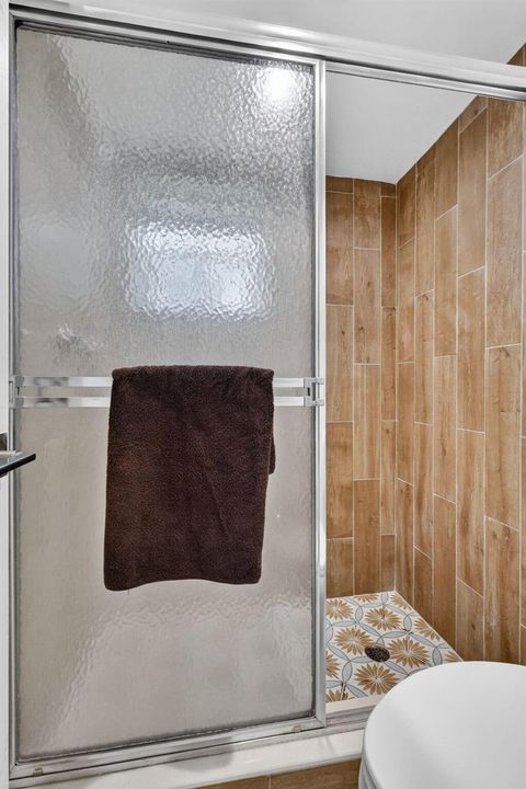 GUEST SHOWER