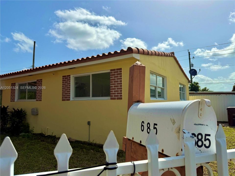 For Sale: $509,000 (3 beds, 1 baths, 1000 Square Feet)