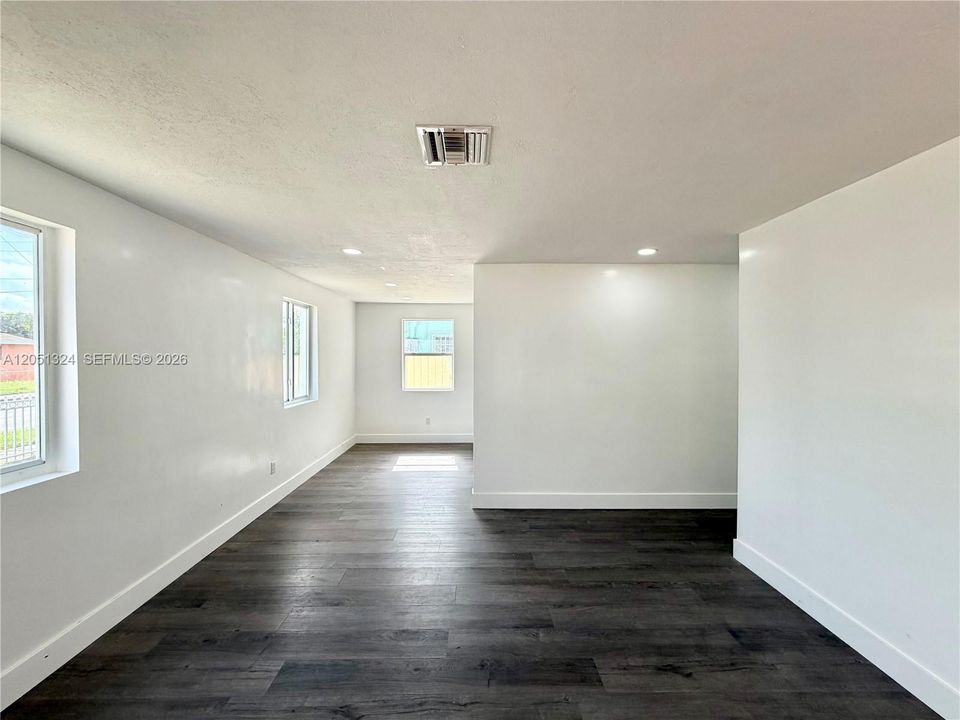 For Sale: $509,000 (3 beds, 1 baths, 1000 Square Feet)