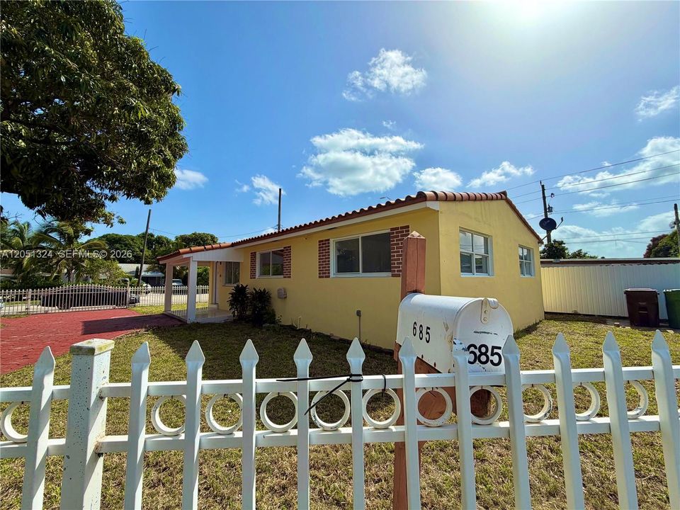For Sale: $509,000 (3 beds, 1 baths, 1000 Square Feet)