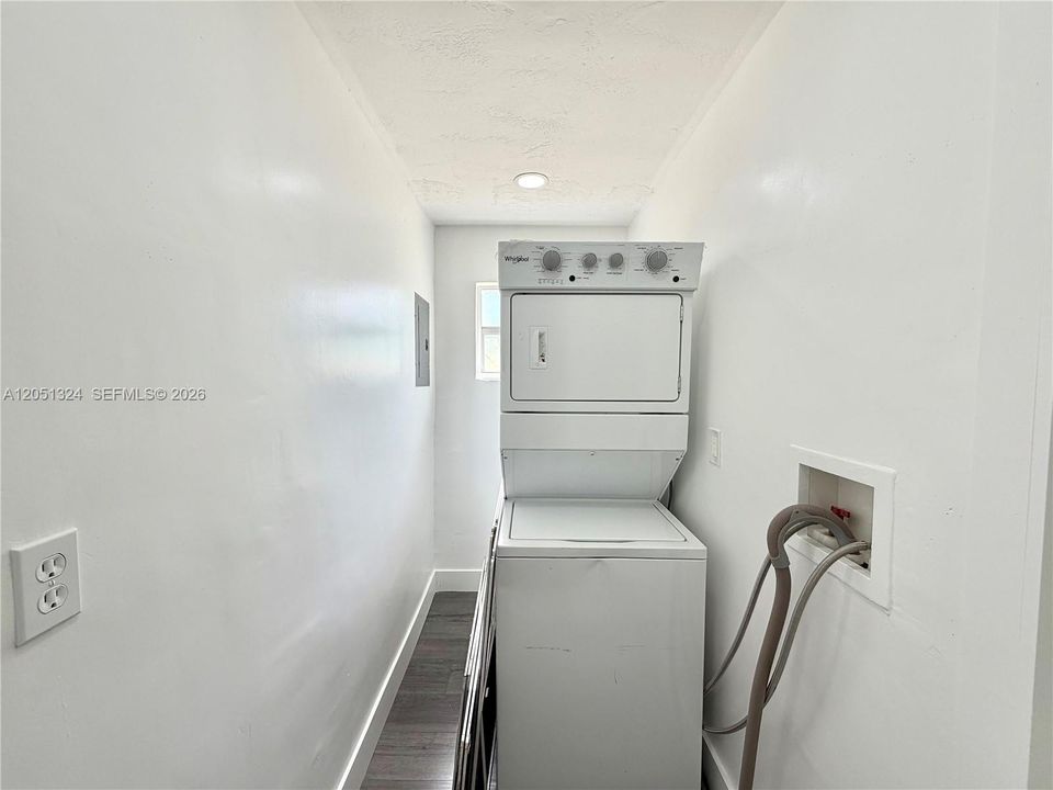 For Sale: $509,000 (3 beds, 1 baths, 1000 Square Feet)