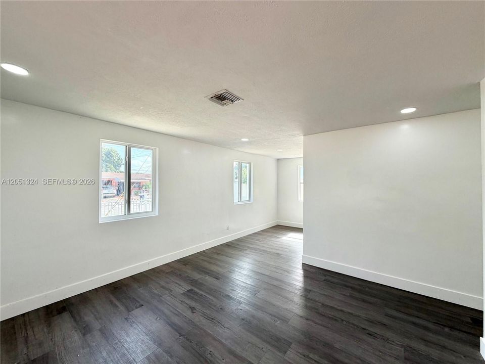 For Sale: $509,000 (3 beds, 1 baths, 1000 Square Feet)