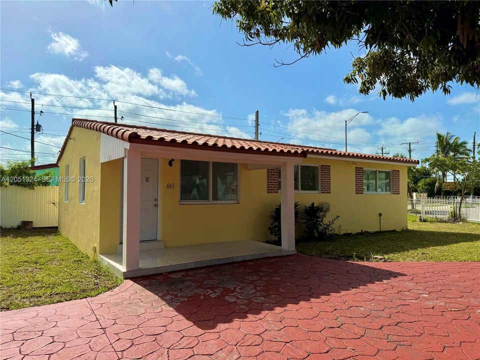 For Sale: $509,000 (3 beds, 1 baths, 1000 Square Feet)