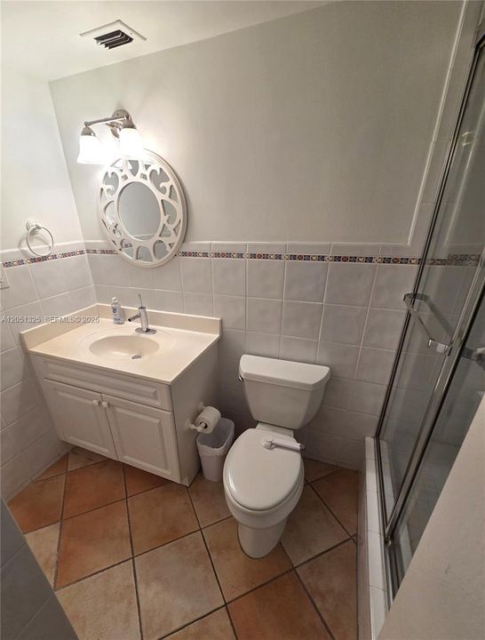 Activo con contrato: $2,850 (1 camas, 1 baños, 1075 Pies cuadrados)