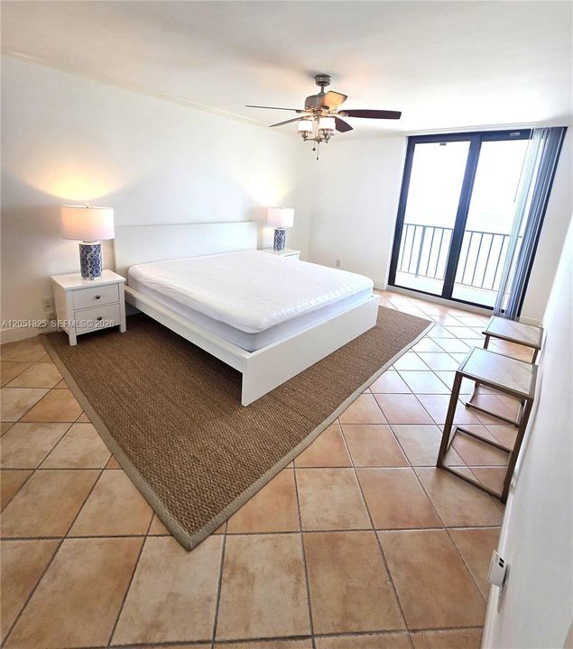 Activo con contrato: $2,850 (1 camas, 1 baños, 1075 Pies cuadrados)