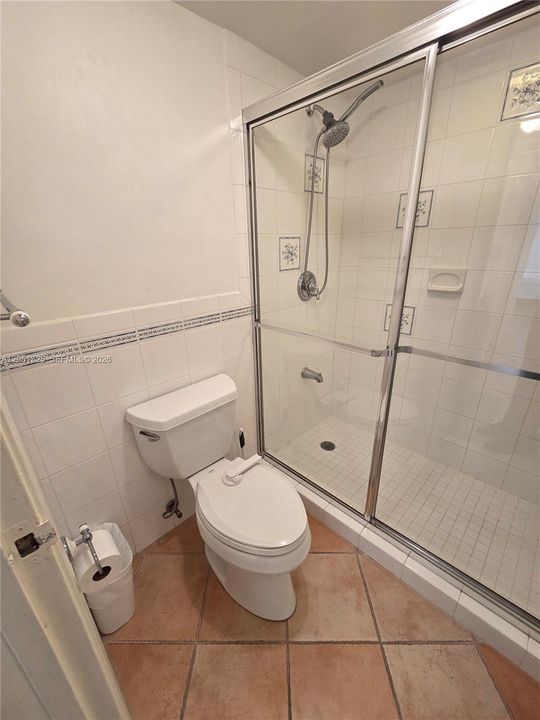 Activo con contrato: $2,850 (1 camas, 1 baños, 1075 Pies cuadrados)