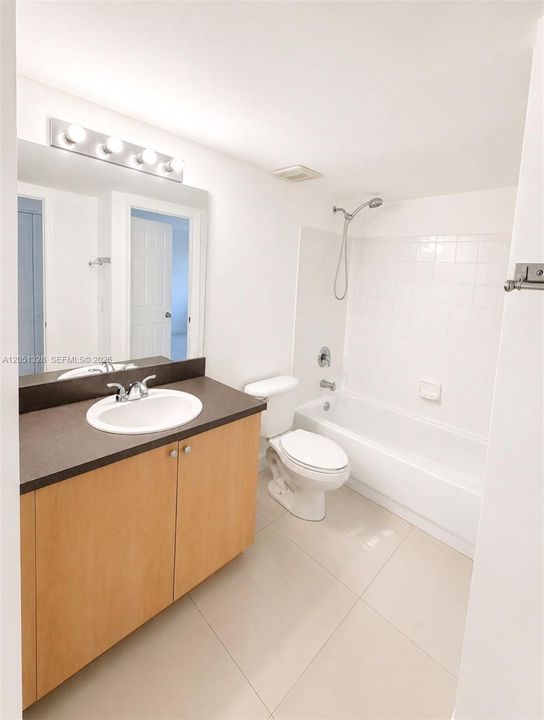 En Venta: $409,000 (2 camas, 2 baños, 1270 Pies cuadrados)