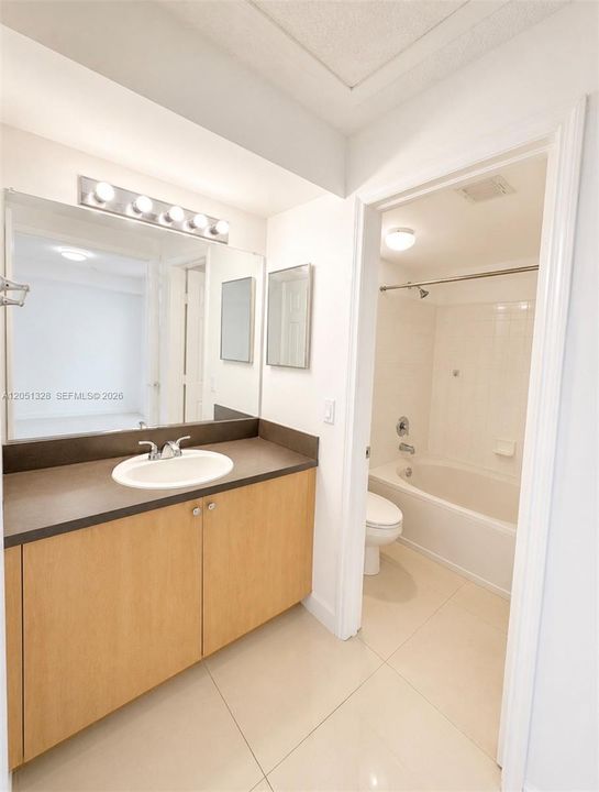 En Venta: $409,000 (2 camas, 2 baños, 1270 Pies cuadrados)