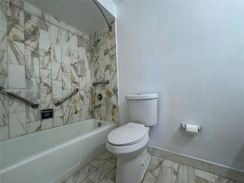 For Rent: $2,100 (1 beds, 1 baths, 900 Square Feet)
