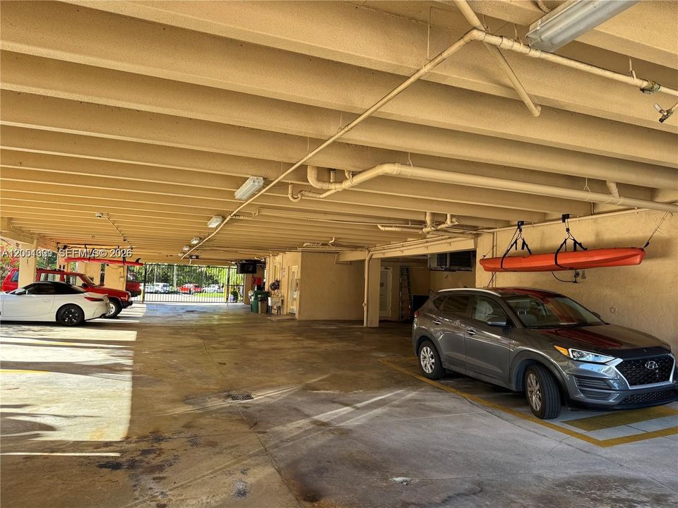 For Rent: $2,100 (1 beds, 1 baths, 900 Square Feet)