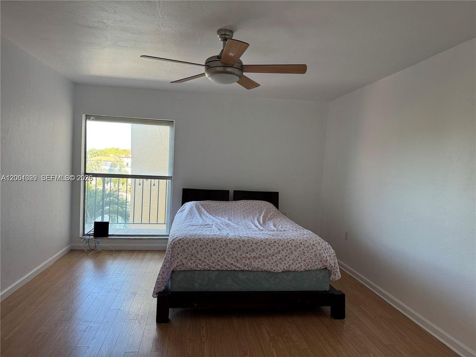 For Rent: $2,100 (1 beds, 1 baths, 900 Square Feet)