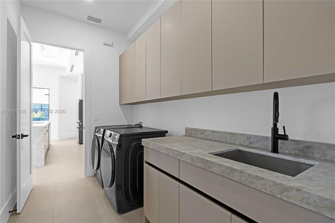 На продажу: $689,900 (3 спален, 2 ванн, 2087 Квадратных фут)