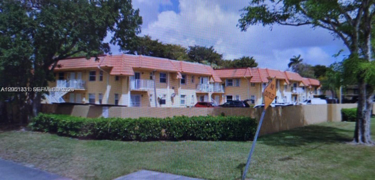 For Sale: $270,000 (2 beds, 2 baths, 810 Square Feet)