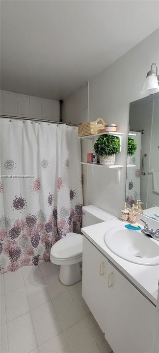 For Sale: $270,000 (2 beds, 2 baths, 810 Square Feet)