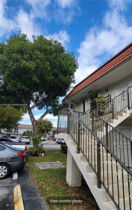 For Sale: $270,000 (2 beds, 2 baths, 810 Square Feet)