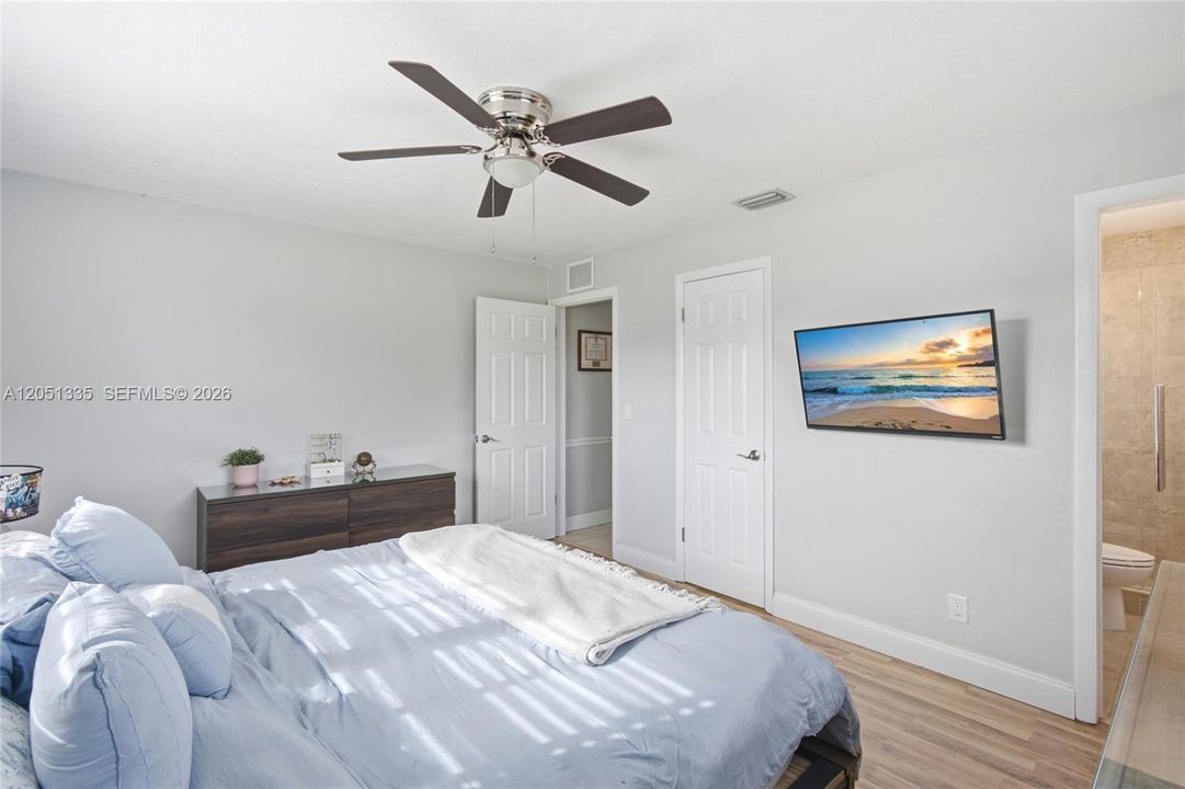 For Sale: $549,999 (2 beds, 2 baths, 1381 Square Feet)