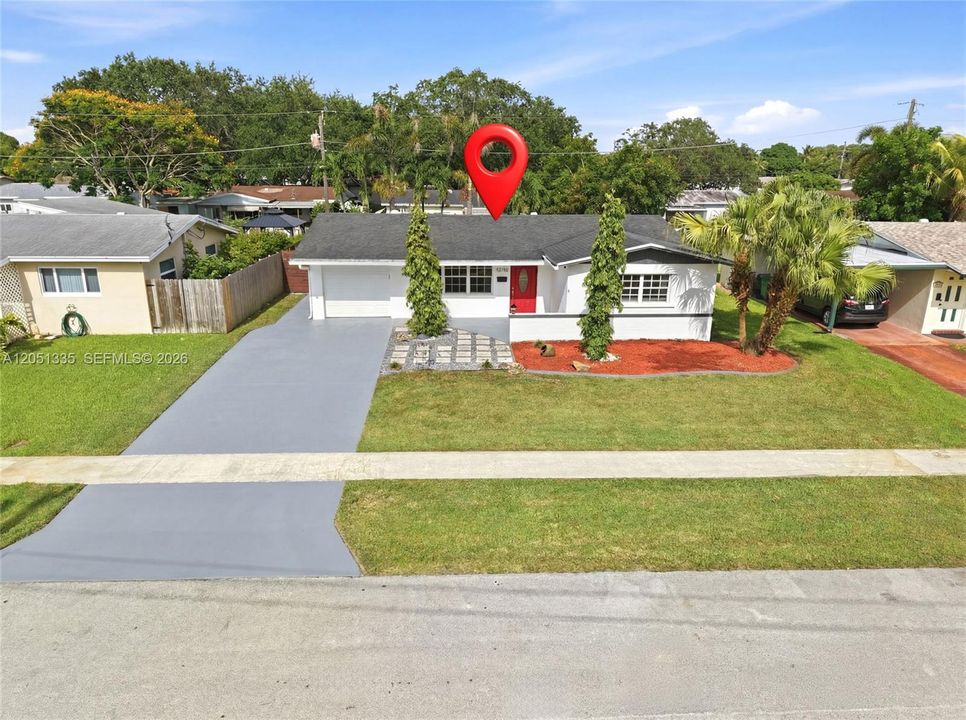 For Sale: $549,999 (2 beds, 2 baths, 1381 Square Feet)