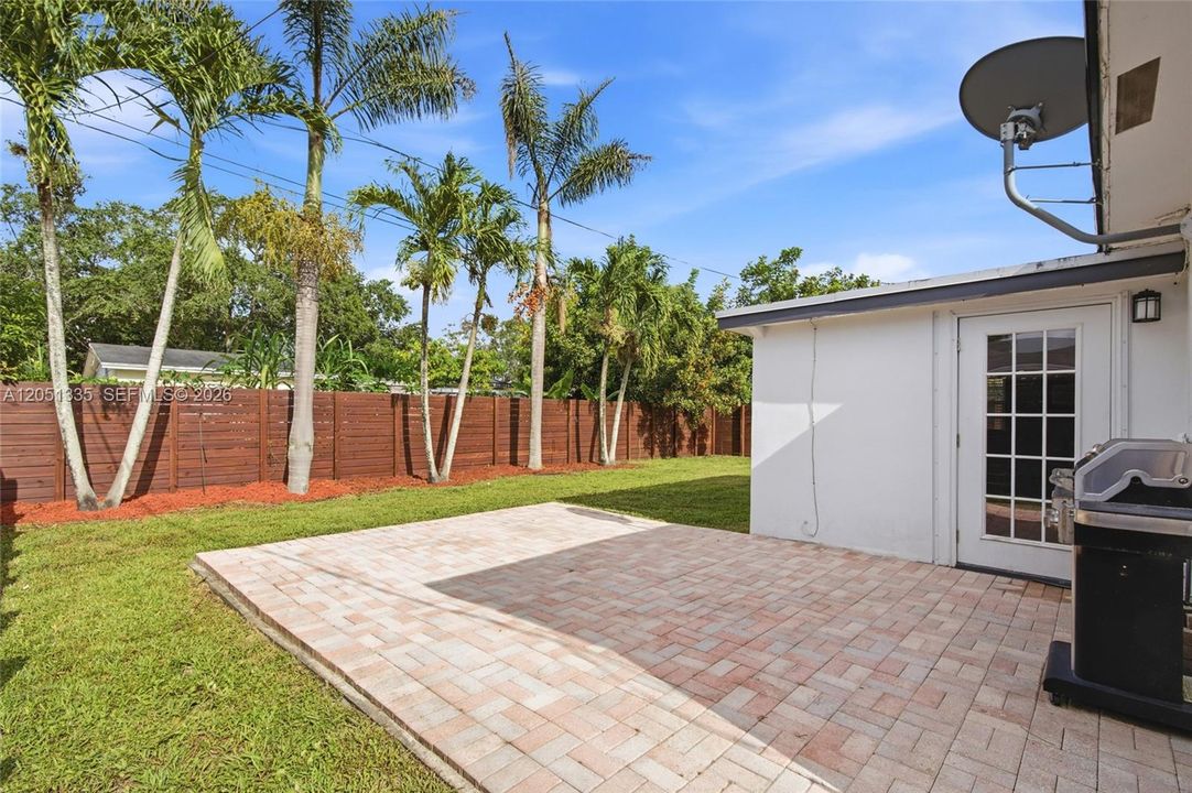 For Sale: $549,999 (2 beds, 2 baths, 1381 Square Feet)