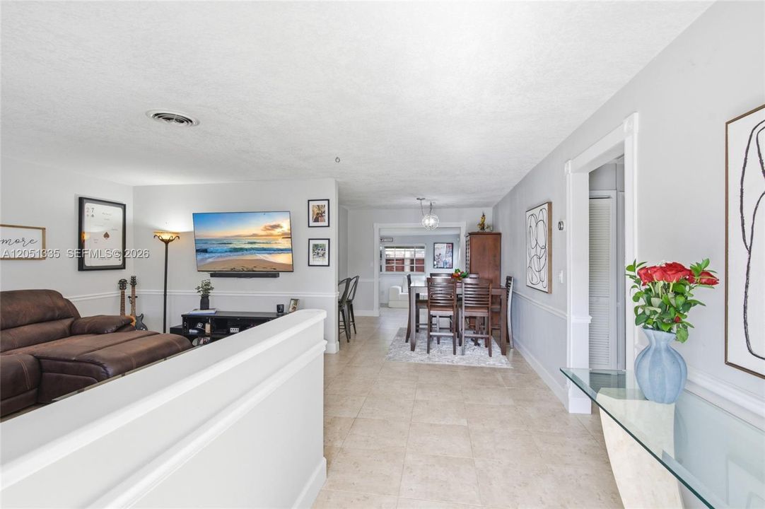 For Sale: $549,999 (2 beds, 2 baths, 1381 Square Feet)