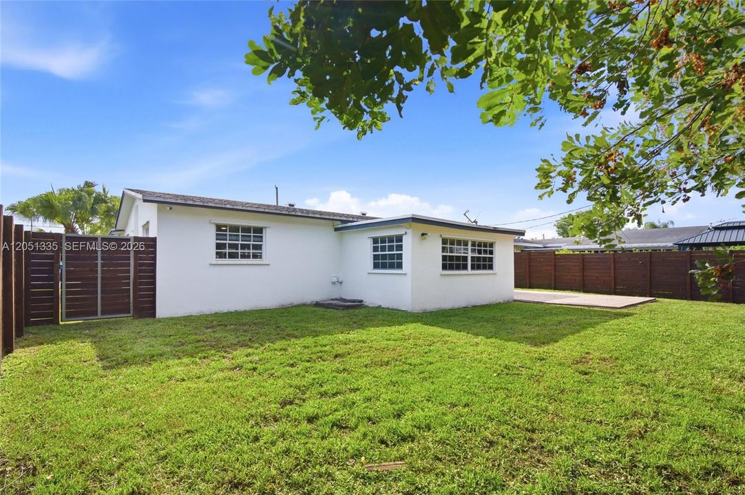 For Sale: $549,999 (2 beds, 2 baths, 1381 Square Feet)