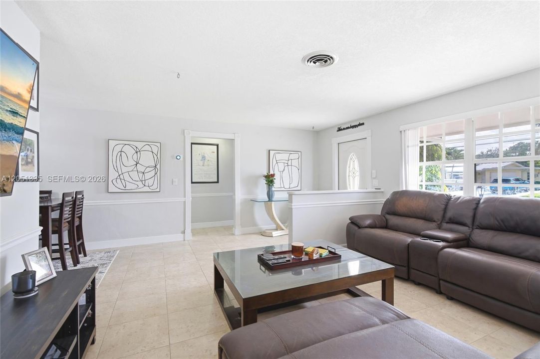 For Sale: $549,999 (2 beds, 2 baths, 1381 Square Feet)