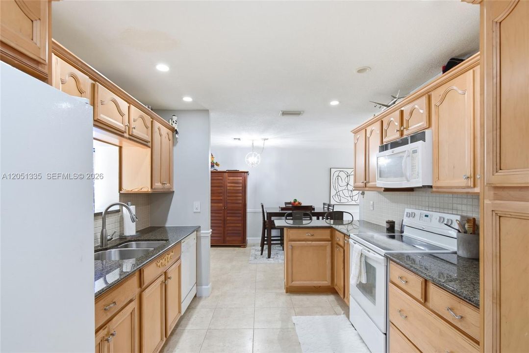 For Sale: $549,999 (2 beds, 2 baths, 1381 Square Feet)
