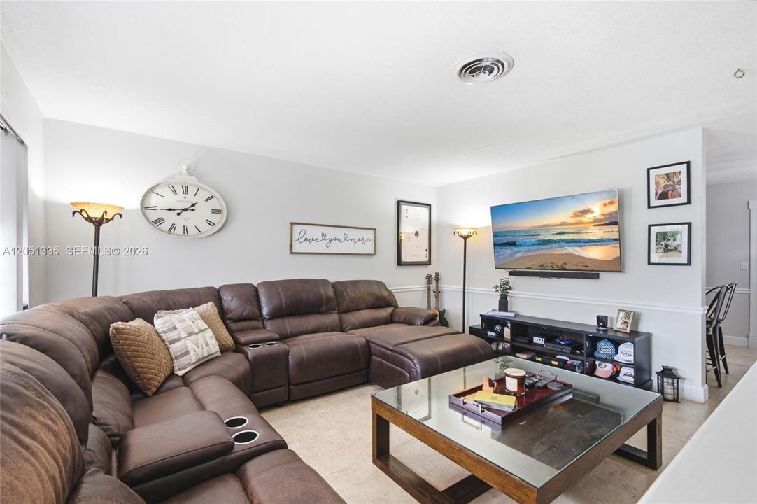 For Sale: $549,999 (2 beds, 2 baths, 1381 Square Feet)