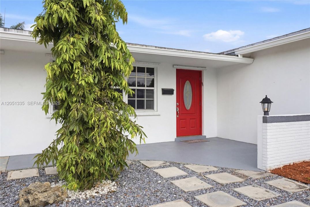 For Sale: $549,999 (2 beds, 2 baths, 1381 Square Feet)