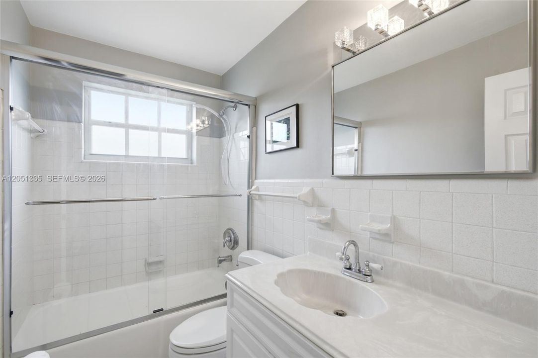 For Sale: $549,999 (2 beds, 2 baths, 1381 Square Feet)
