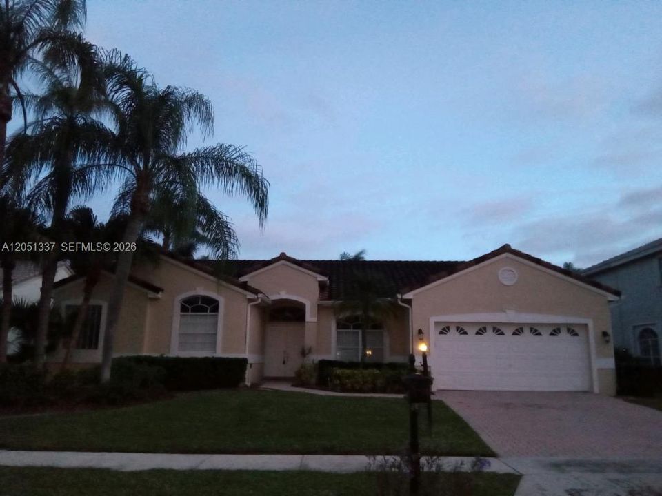 For Rent: $5,000 (4 beds, 2 baths, 2205 Square Feet)