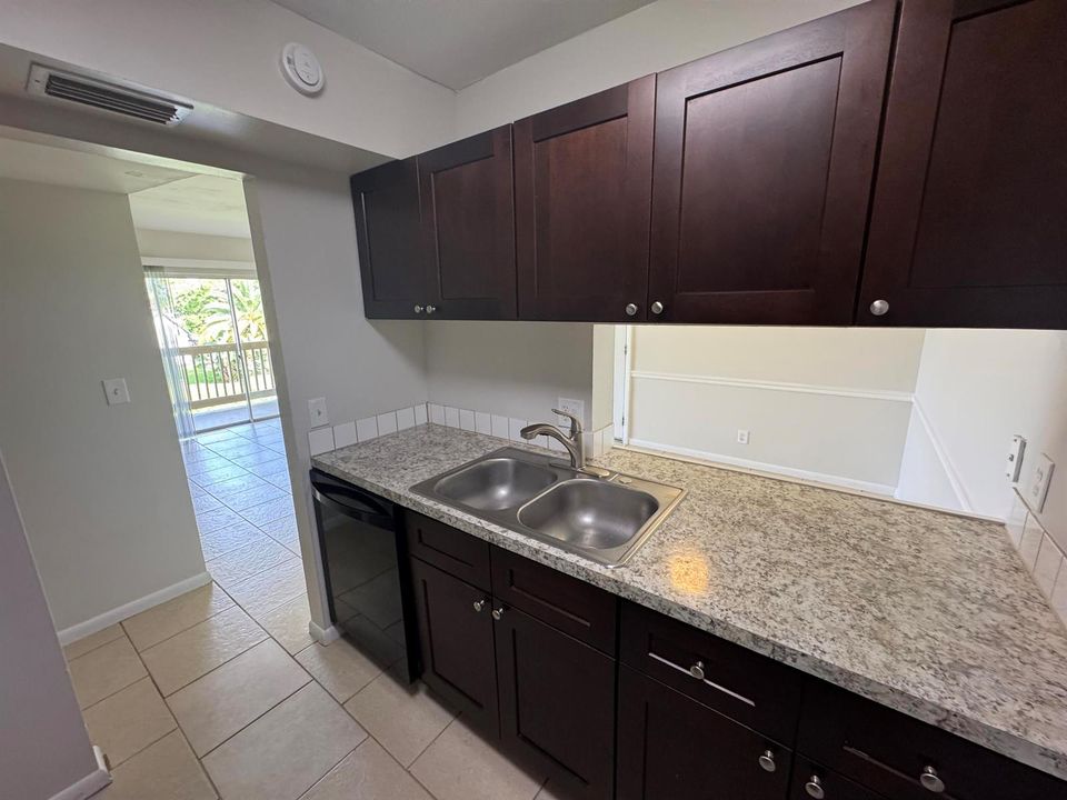 GALLEY KITCHEN AREA