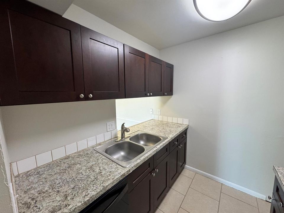 GALLEY KITCHEN AREA