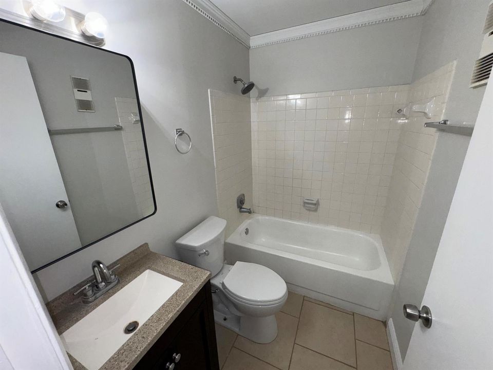 2ND/ GUEST BATHROOM