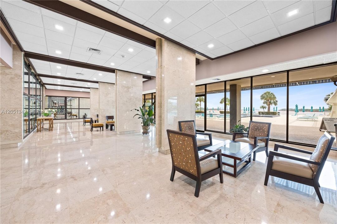 For Sale: $269,900 (1 beds, 1 baths, 762 Square Feet)